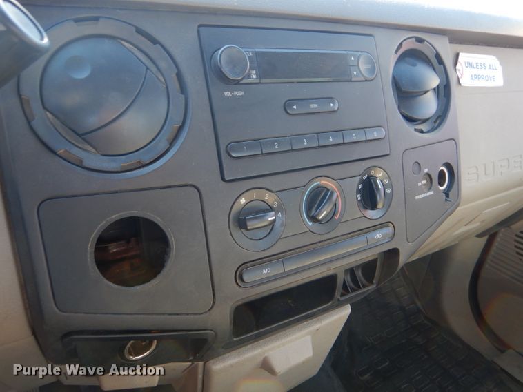 image for item DE4411 2008 Ford F250 Super Duty utility bed pickup truck