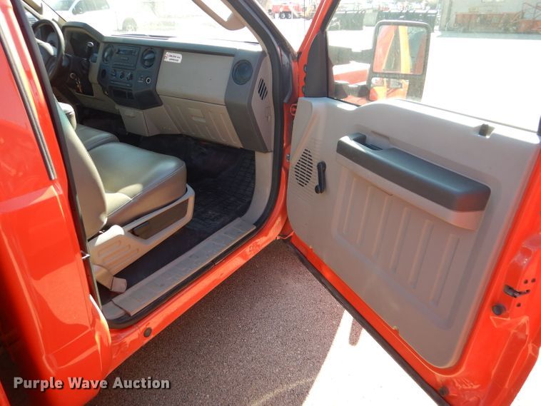 image for item DE4411 2008 Ford F250 Super Duty utility bed pickup truck