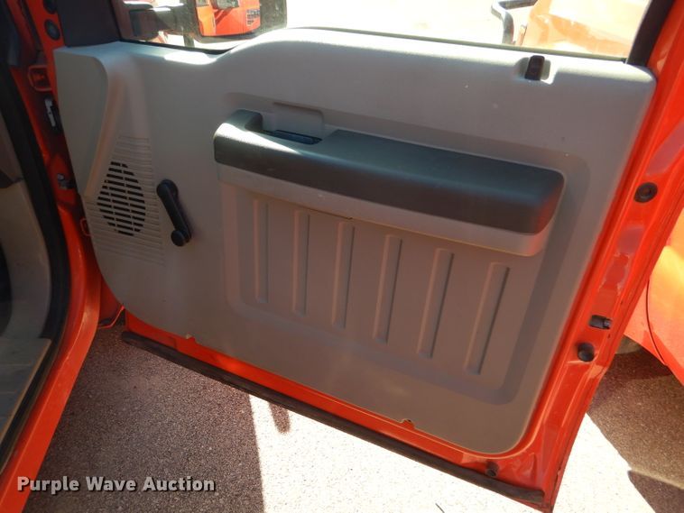 image for item DE4411 2008 Ford F250 Super Duty utility bed pickup truck