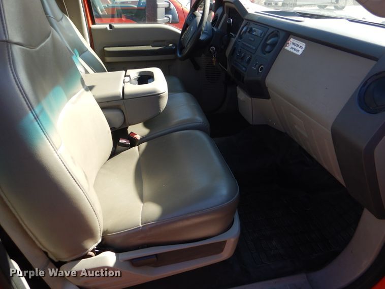 image for item DE4411 2008 Ford F250 Super Duty utility bed pickup truck