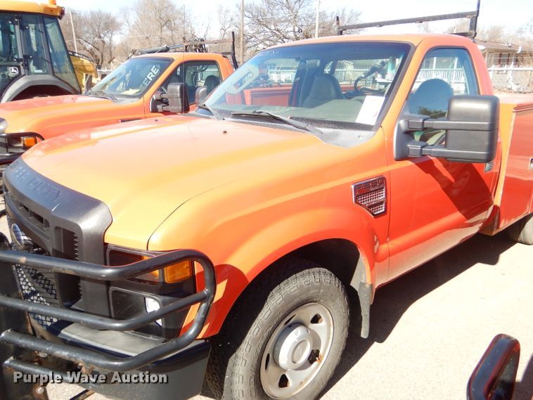 image for item DE4411 2008 Ford F250 Super Duty utility bed pickup truck