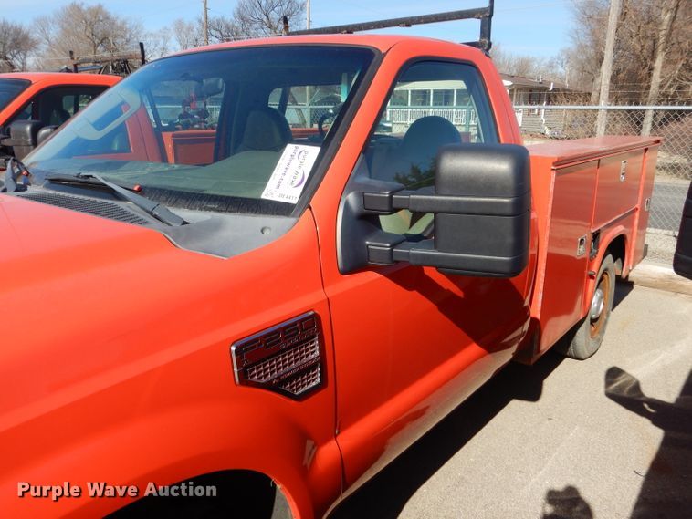 image for item DE4411 2008 Ford F250 Super Duty utility bed pickup truck