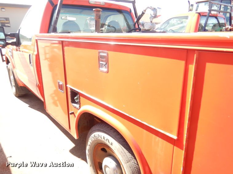 image for item DE4411 2008 Ford F250 Super Duty utility bed pickup truck