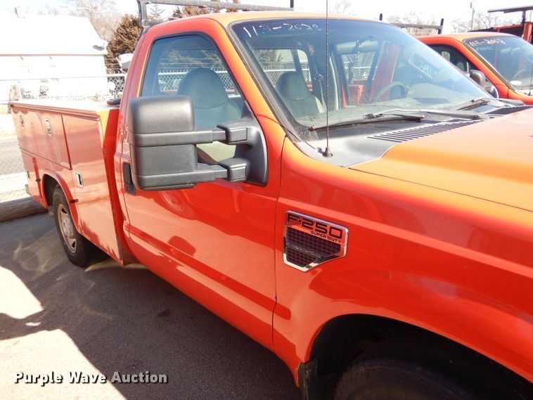 image for item DE4411 2008 Ford F250 Super Duty utility bed pickup truck