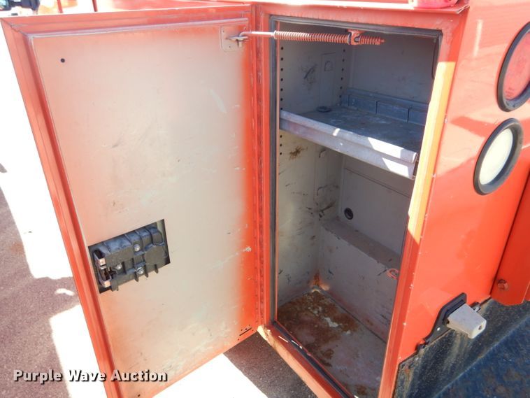 image for item DE4411 2008 Ford F250 Super Duty utility bed pickup truck