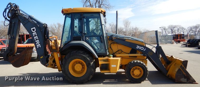 image for item DE4412 2007 John Deere 310J backhoe