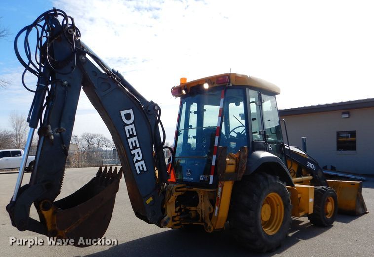 image for item DE4412 2007 John Deere 310J backhoe