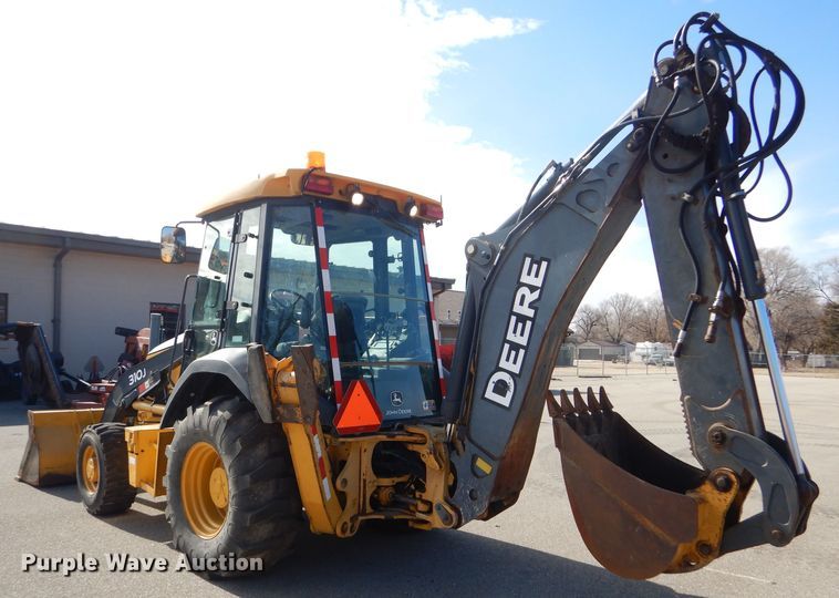 image for item DE4412 2007 John Deere 310J backhoe