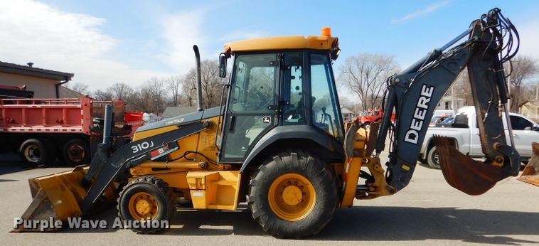 image for item DE4412 2007 John Deere 310J backhoe