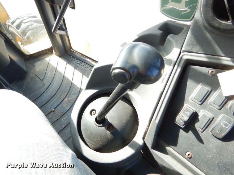 image for item DE4412 2007 John Deere 310J backhoe