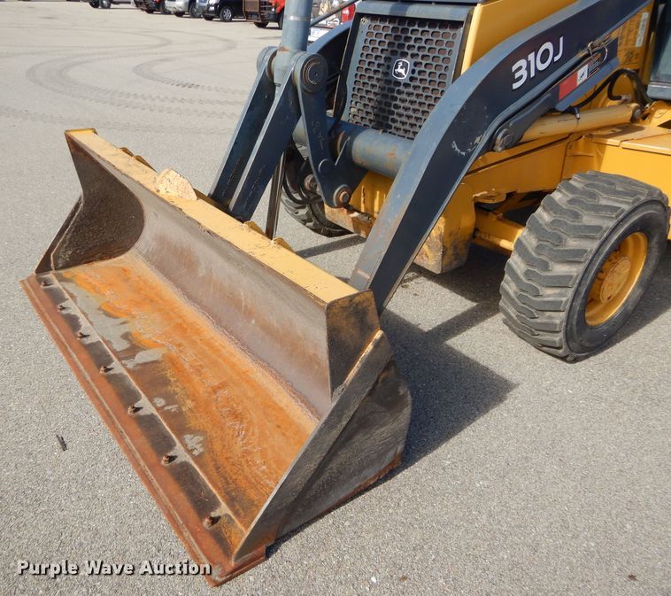 image for item DE4412 2007 John Deere 310J backhoe