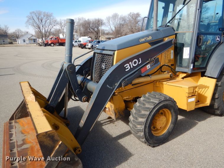 image for item DE4412 2007 John Deere 310J backhoe