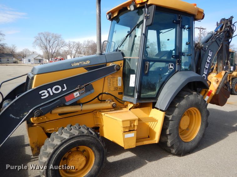 image for item DE4412 2007 John Deere 310J backhoe