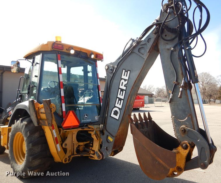 image for item DE4412 2007 John Deere 310J backhoe