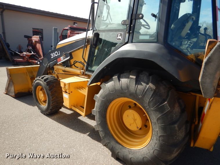 image for item DE4412 2007 John Deere 310J backhoe