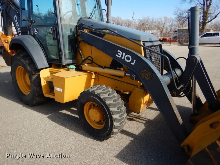 image for item DE4412 2007 John Deere 310J backhoe