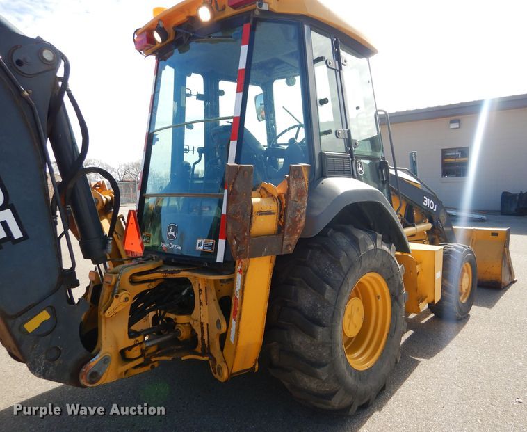 image for item DE4412 2007 John Deere 310J backhoe