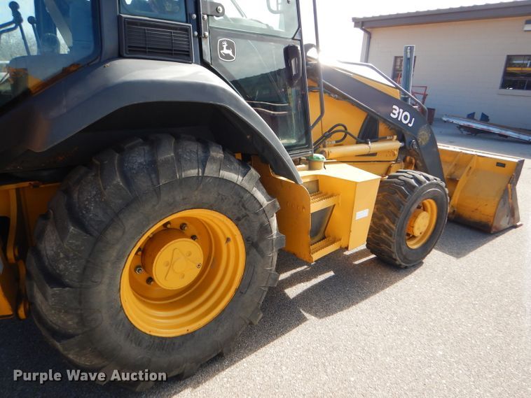 image for item DE4412 2007 John Deere 310J backhoe