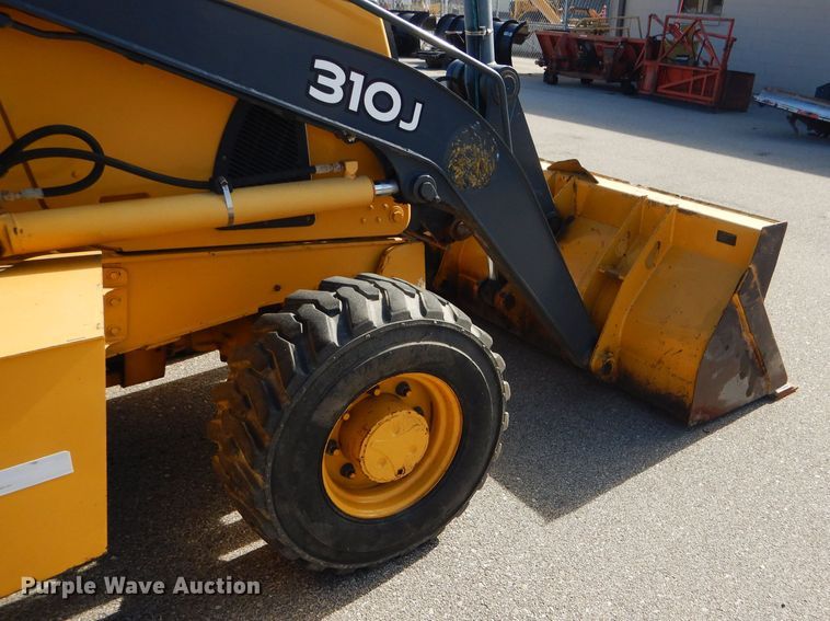image for item DE4412 2007 John Deere 310J backhoe