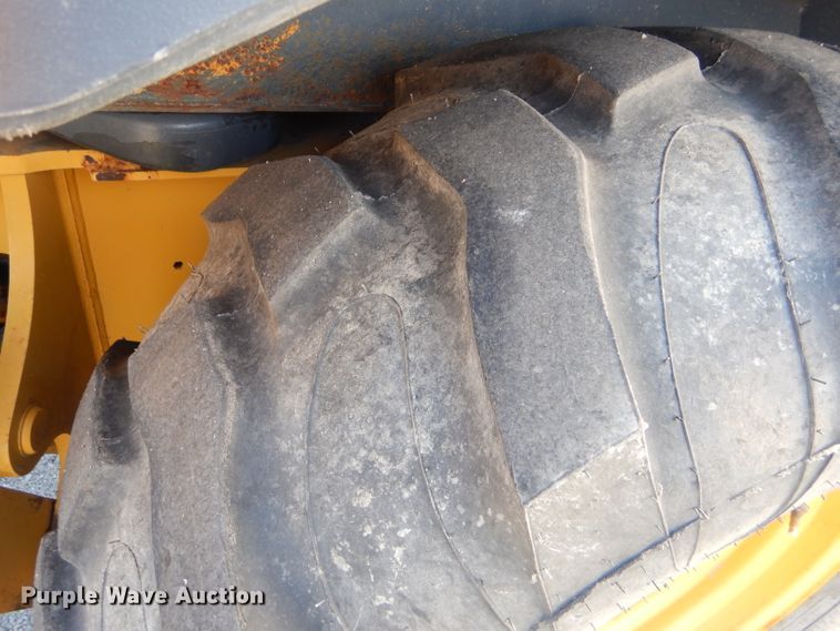 image for item DE4412 2007 John Deere 310J backhoe