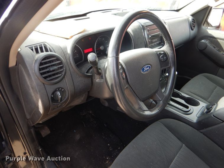 image for item DE4413 2009 Ford Explorer SUV
