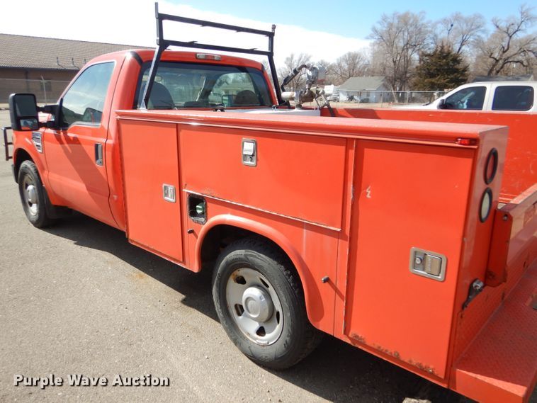 image for item DE4415 2009 Ford F250 Super Duty utility bed pickup truck