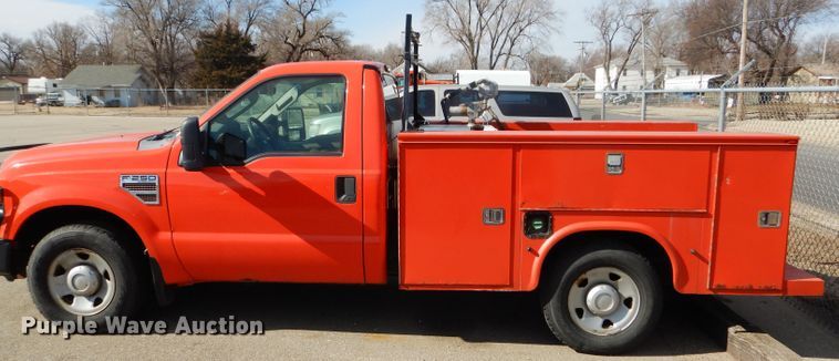 image for item DE4415 2009 Ford F250 Super Duty utility bed pickup truck