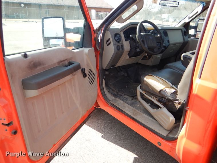 image for item DE4415 2009 Ford F250 Super Duty utility bed pickup truck