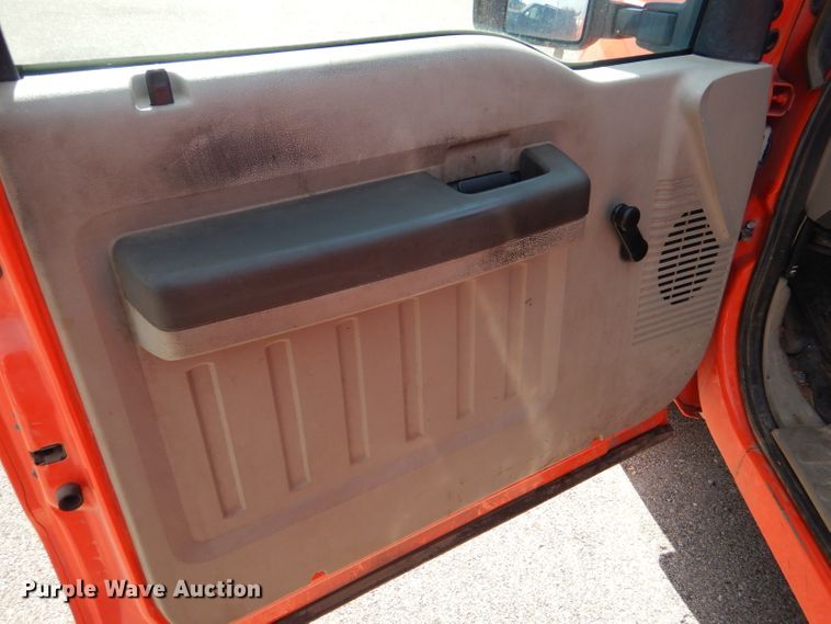 image for item DE4415 2009 Ford F250 Super Duty utility bed pickup truck