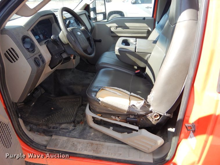 image for item DE4415 2009 Ford F250 Super Duty utility bed pickup truck