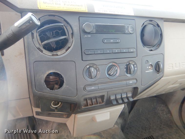 image for item DE4415 2009 Ford F250 Super Duty utility bed pickup truck