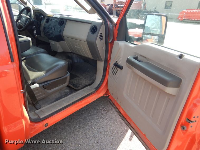 image for item DE4415 2009 Ford F250 Super Duty utility bed pickup truck