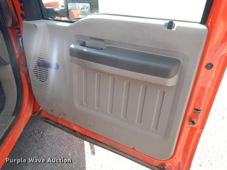 image for item DE4415 2009 Ford F250 Super Duty utility bed pickup truck