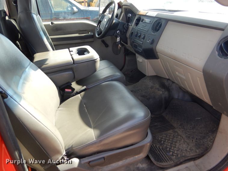 image for item DE4415 2009 Ford F250 Super Duty utility bed pickup truck