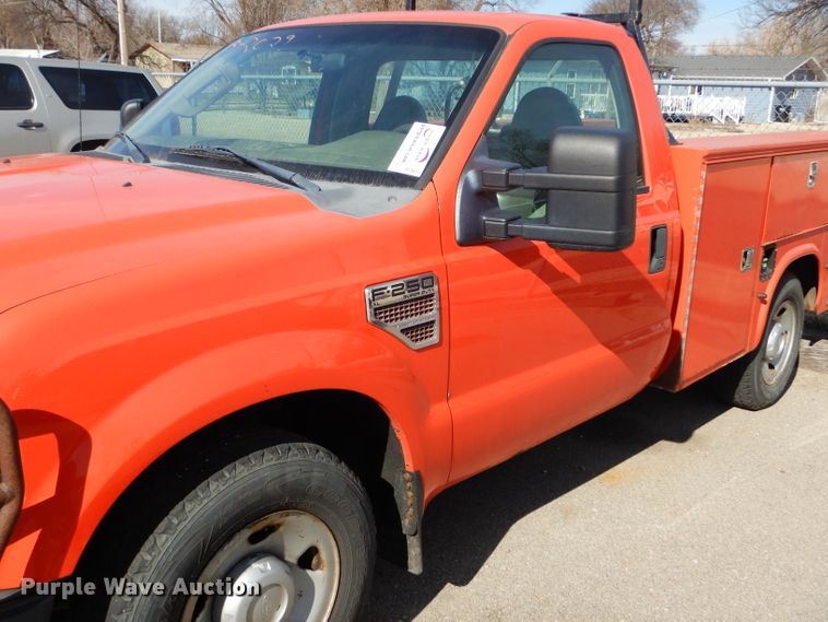 image for item DE4415 2009 Ford F250 Super Duty utility bed pickup truck