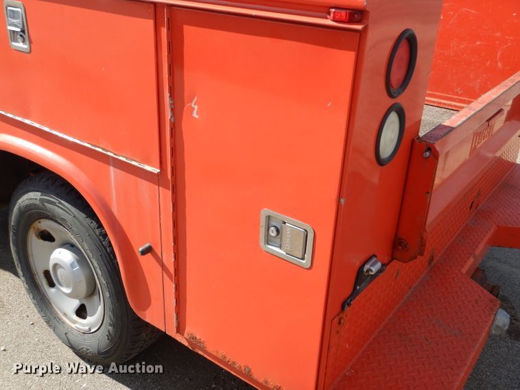 image for item DE4415 2009 Ford F250 Super Duty utility bed pickup truck