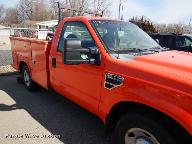 image for item DE4415 2009 Ford F250 Super Duty utility bed pickup truck