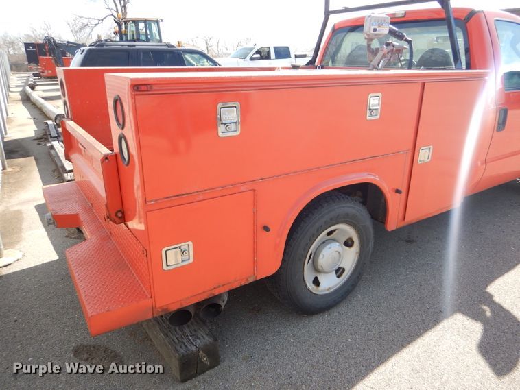 image for item DE4415 2009 Ford F250 Super Duty utility bed pickup truck