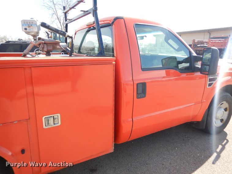 image for item DE4415 2009 Ford F250 Super Duty utility bed pickup truck