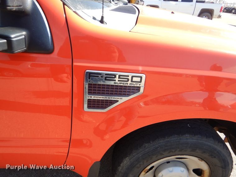 image for item DE4415 2009 Ford F250 Super Duty utility bed pickup truck