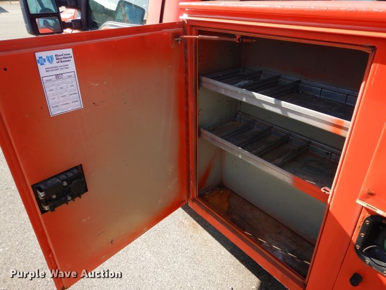 image for item DE4415 2009 Ford F250 Super Duty utility bed pickup truck