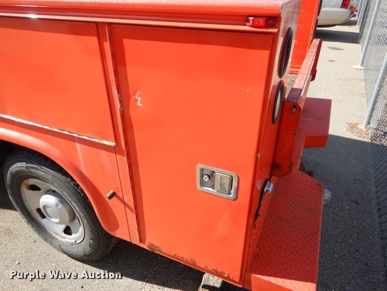 image for item DE4415 2009 Ford F250 Super Duty utility bed pickup truck