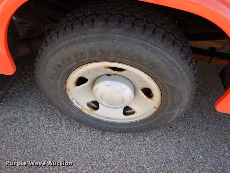 image for item DE4415 2009 Ford F250 Super Duty utility bed pickup truck