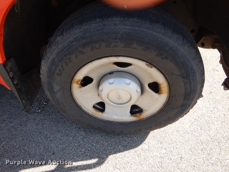 image for item DE4415 2009 Ford F250 Super Duty utility bed pickup truck