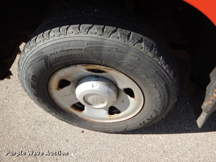 image for item DE4415 2009 Ford F250 Super Duty utility bed pickup truck