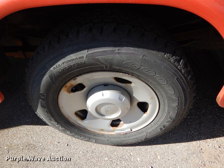 image for item DE4415 2009 Ford F250 Super Duty utility bed pickup truck