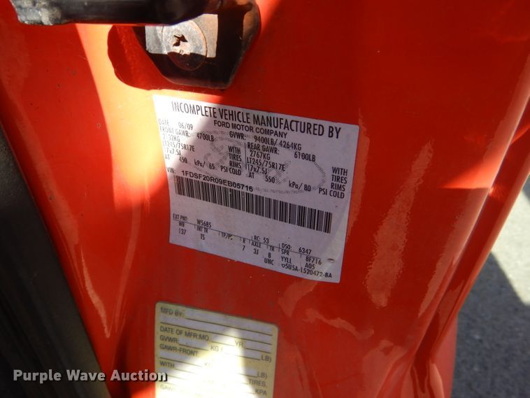 image for item DE4415 2009 Ford F250 Super Duty utility bed pickup truck