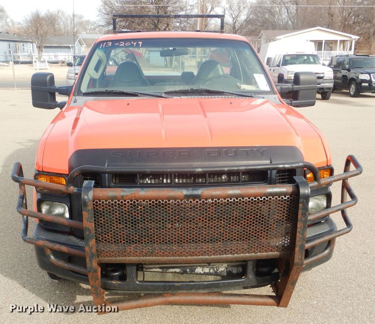 image for item DE4416 2009 Ford F250 Super Duty utility bed pickup truck