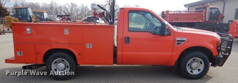 image for item DE4416 2009 Ford F250 Super Duty utility bed pickup truck