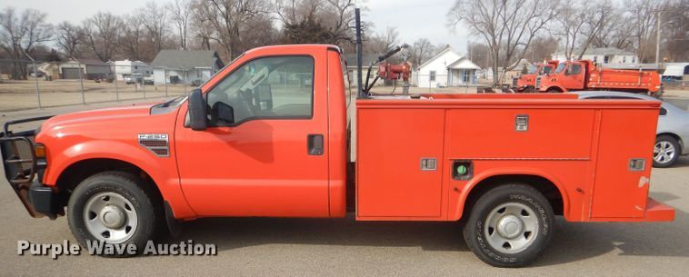 image for item DE4416 2009 Ford F250 Super Duty utility bed pickup truck